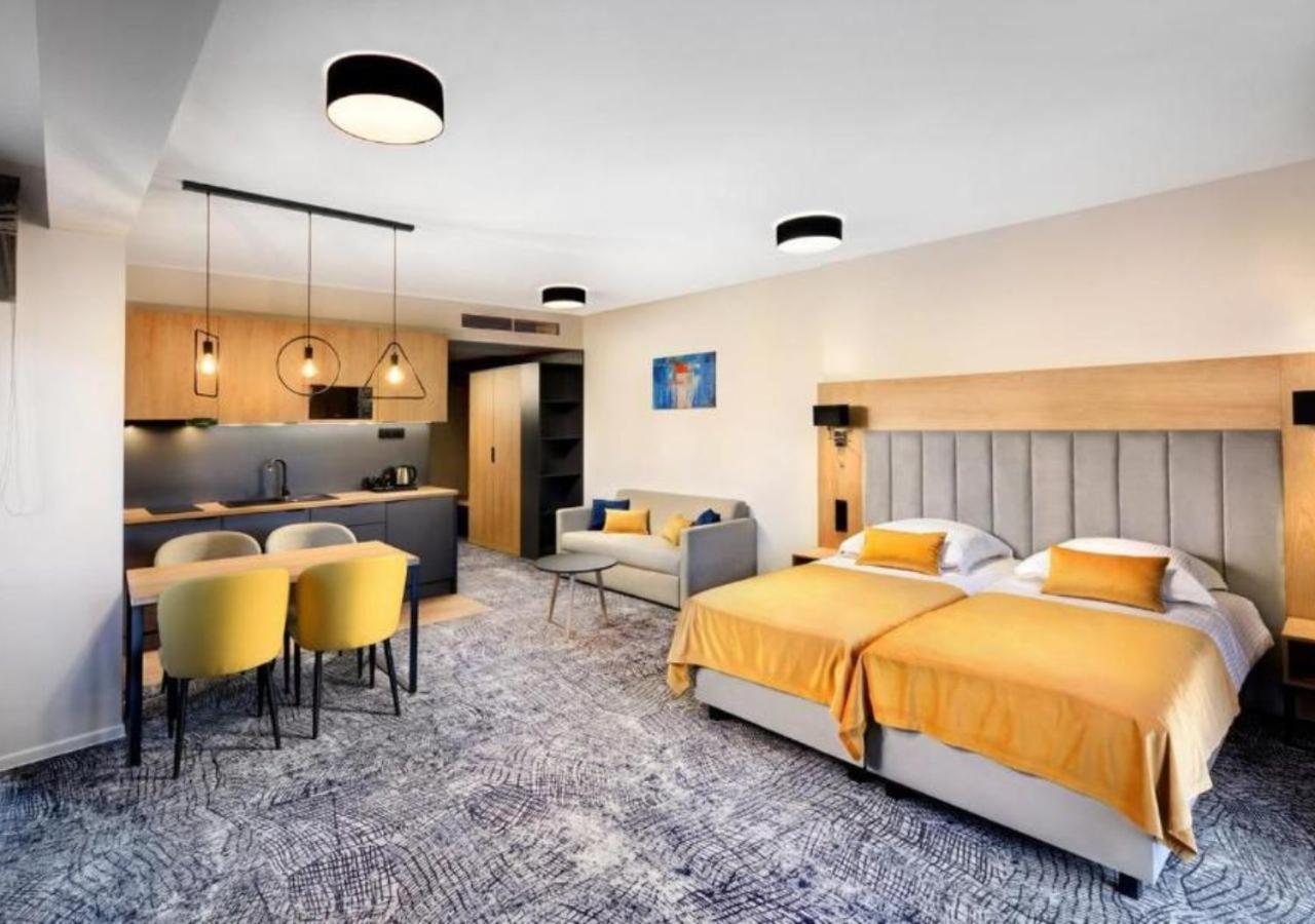 Hotel Akvamarin เบเชนยอวา ภายนอก รูปภาพ